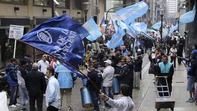 Bancarios logran 45 por ciento de aumento | Actualidad