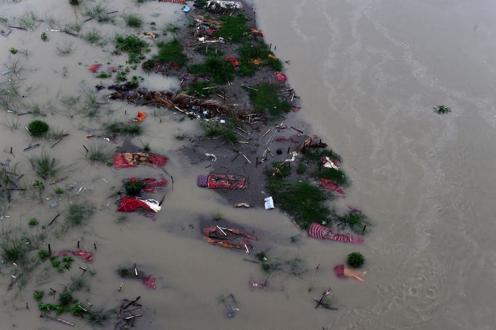 El drama del coronavirus en India: el río Ganges desborda de muertos | Internacionales