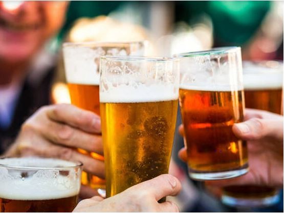 Regalan cerveza para incentivar la vacunación en los jóvenes | Actualidad