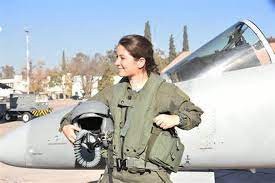 Una pilota y una artillera participaron de los ejercicios "Guerreros de Hielo" de la Fuerza Aérea | Actualidad