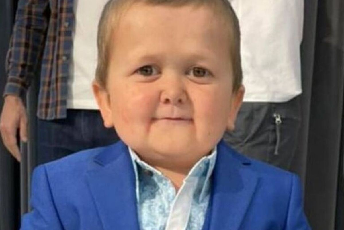 Quién es Hasbullah Magomedov, el “nene” que fuma, maneja autos deportivos y toma cerveza en TikTok | Internacionales