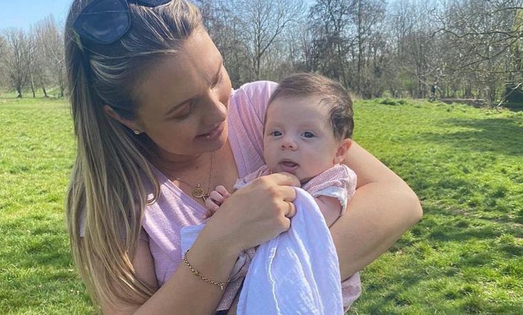 El extraño caso de la beba cuyo cuerpo se "convierte lentamente en piedra" | Internacionales