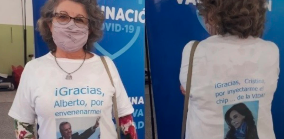 La mujer que fue a vacunarse con una remera con mensajes para Alberto y Cristina | Actualidad
