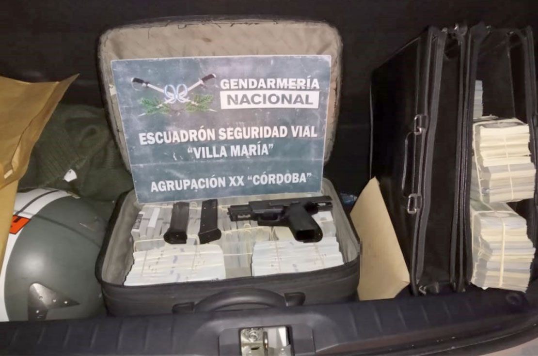 Liberaron a los hombres que llevaban más de un millón de dólares y armas en el auto | Córdoba