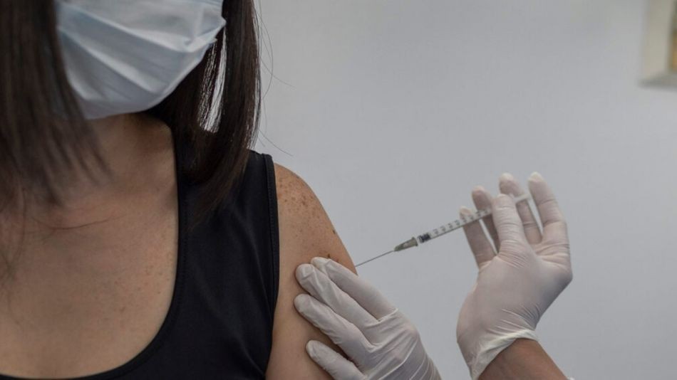 Noruega: mujeres alertaron que le "crecieron los senos" tras darse la vacuna de Pfizer | Internacionales