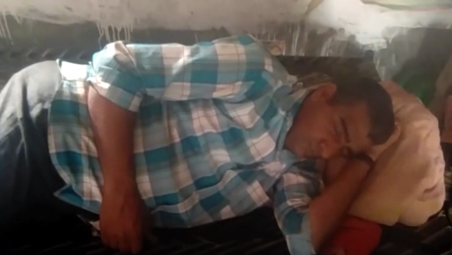 Un hombre sufre una extraña enfermedad que lo hace dormir unos 300 días al año | Internacionales