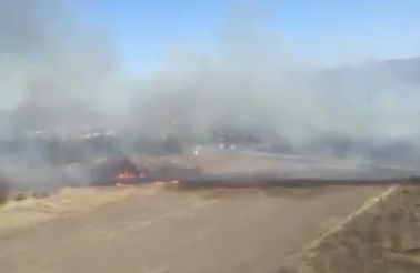 Bomberos combaten el fuego en una zona forestal de Alta Gracia | Córdoba