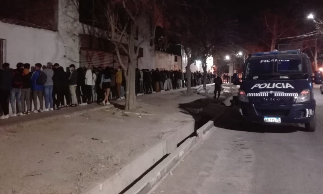 Descontrol en Mendoza: desactivaron una fiesta clandestina con más de 100 personas | Actualidad