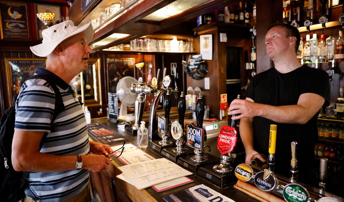 Inglaterra impondría a partir de septiembre la vacunación completa para entrar a bares y boliches | Internacionales