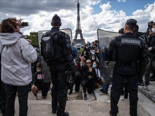 Denuncian al Estado francés por controles policiales racistas | Internacionales