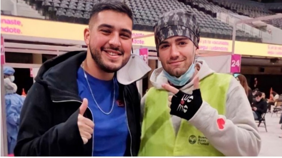 El hijo de "El Potro" trabaja en un centro de vacunación | Espectáculos