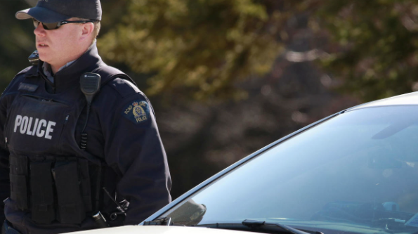 Bomberos y policía confundieron el cuerpo calcinado de una mujer con un maniquí y lo tiraron a la basura | Internacionales