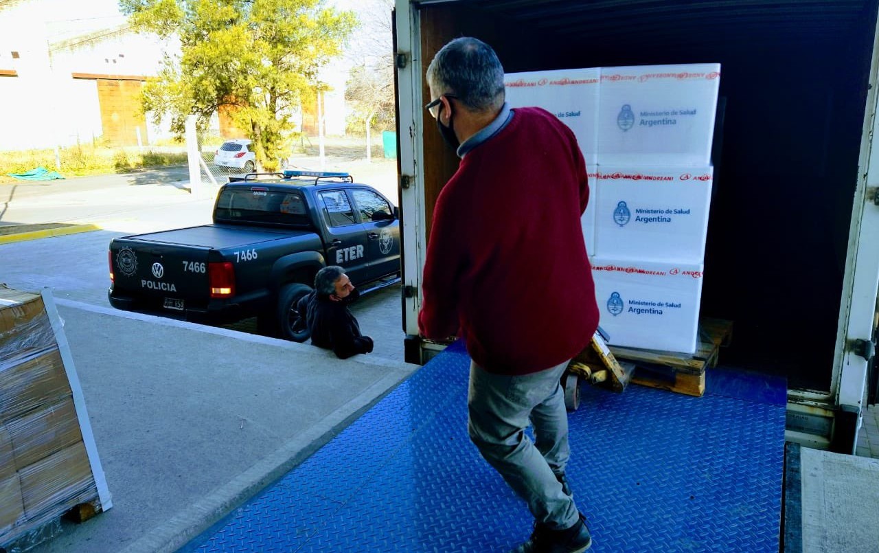 Llegaron 62 mil dosis de AstraZeneca a Córdoba | Córdoba
