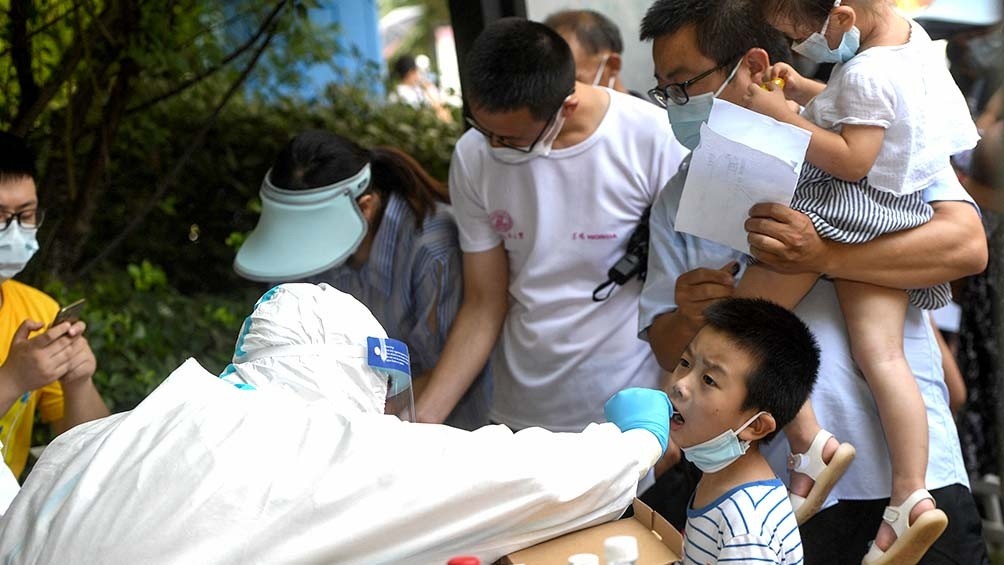 China ordena testeos masivos en Wuhan por gran rebrote de la variante Delta | Internacionales
