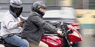 Vecinos golpearon a un motochorro y lo entregaron inconsciente a la policía | Actualidad