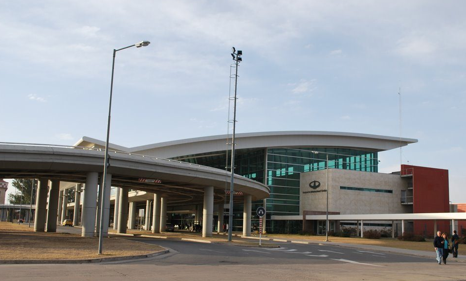 Schiaretti solicitó que el aeropuerto Ambrosio Taravella sea considerado "corredor seguro" | Córdoba