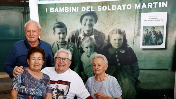 El ex soldado que se reencontró con tres hermanitos que salvó de los nazis hace 76 años | Internacionales