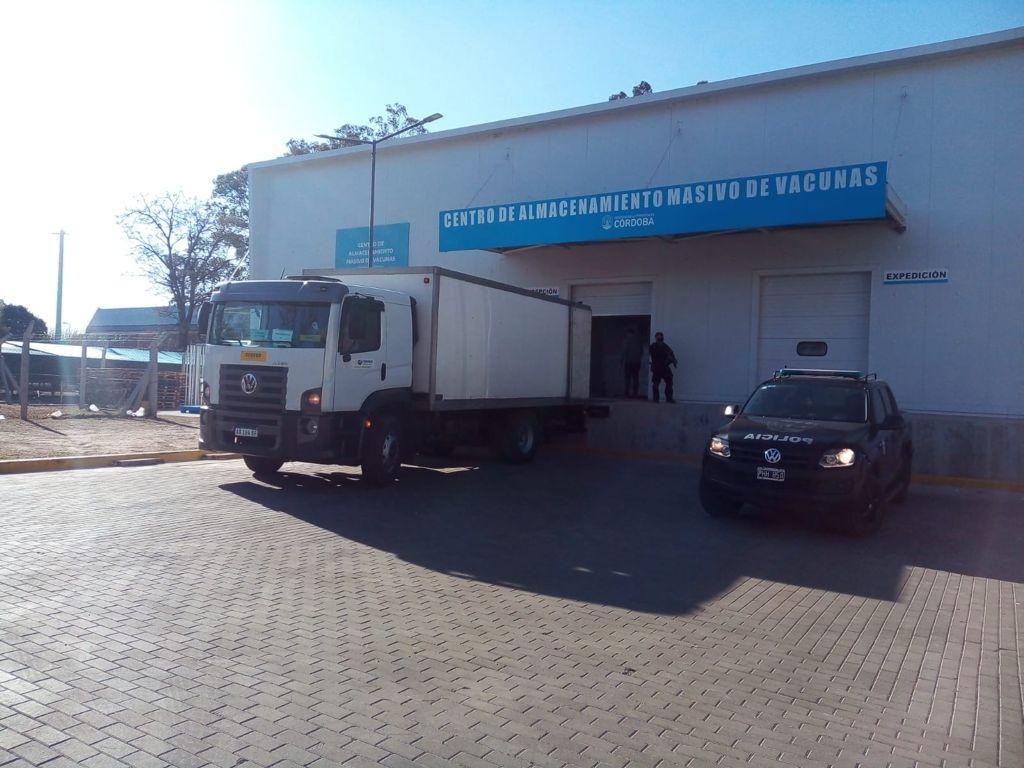Llegaron más de 70 mil dosis de la vacuna Moderna | Córdoba