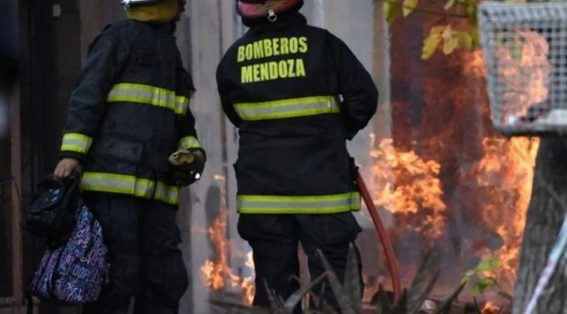 Tragedia en Mendoza: dos hermanos de 3 y 5 años murieron al incendiarse su casa | Actualidad