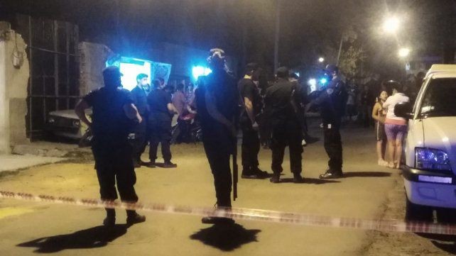 Sicarios en moto dispararon contra una heladería y mataron a una empleada de 22 años | Actualidad