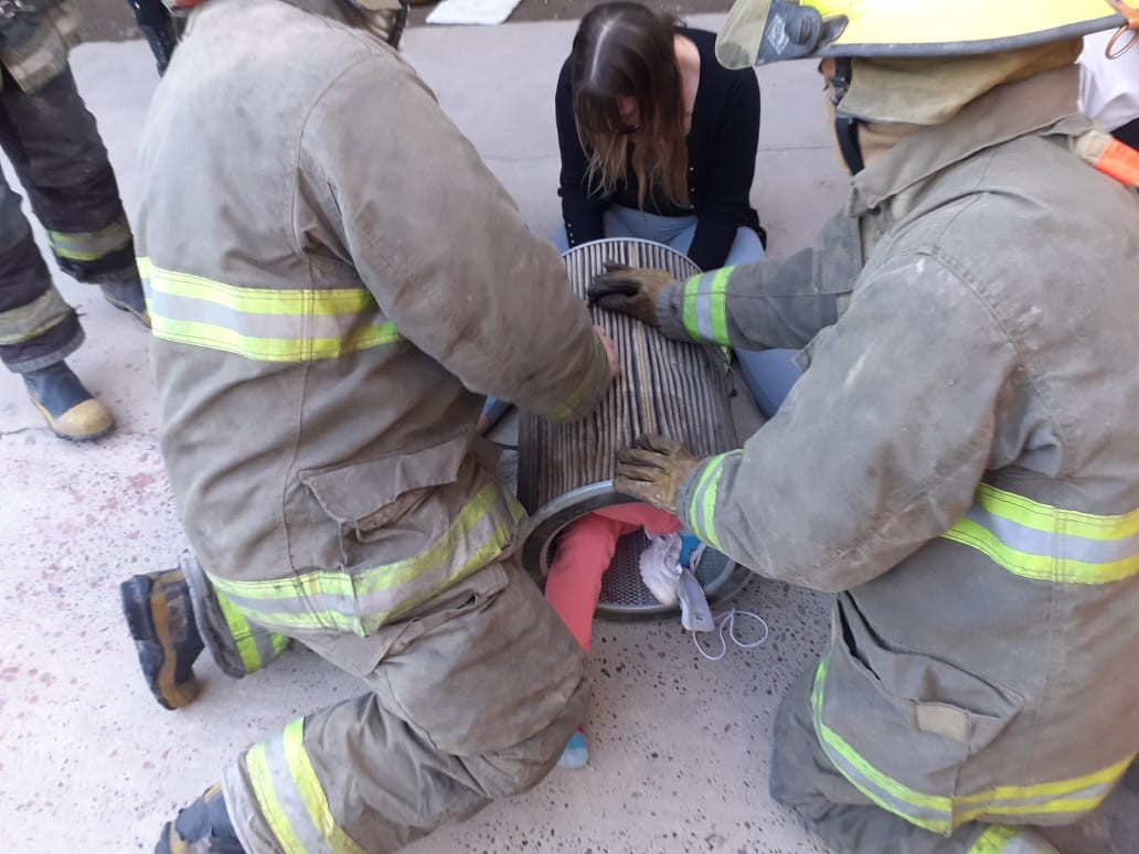 Una pequeña de tres años quedó atrapada en un filtro de camión | Actualidad