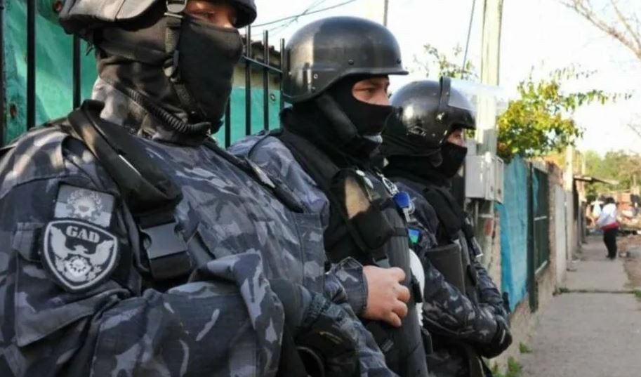 Dos delincuentes asaltaron a un automovilista y uno de ellos se quitó la vida de un tiro al verse rodeado por la policía en José León Suárez | Actualidad