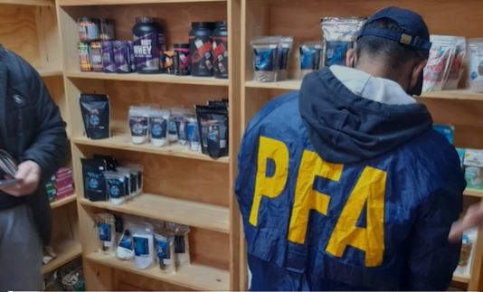 Desbaratan banda que vendía un producto "milagroso" contra el Covid y el cáncer | Actualidad