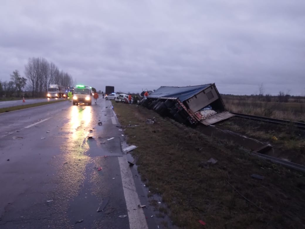 Tres muertos y cinco heridos en un choque múltiple cerca del Puente Zárate Brazo Largo | Actualidad