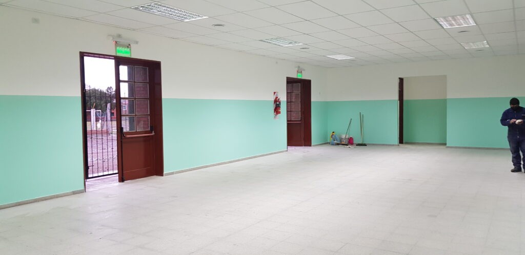 Entró a la escuela e insultó a todos: estaba alcoholizada y aseguraba ser fiscal de mesa | Actualidad