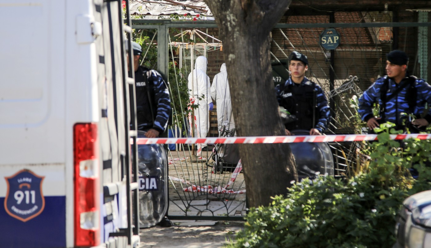 Uno de los acusados por el femicidio de Araceli Fulles intentó entrar con una faca al tribunal | Actualidad