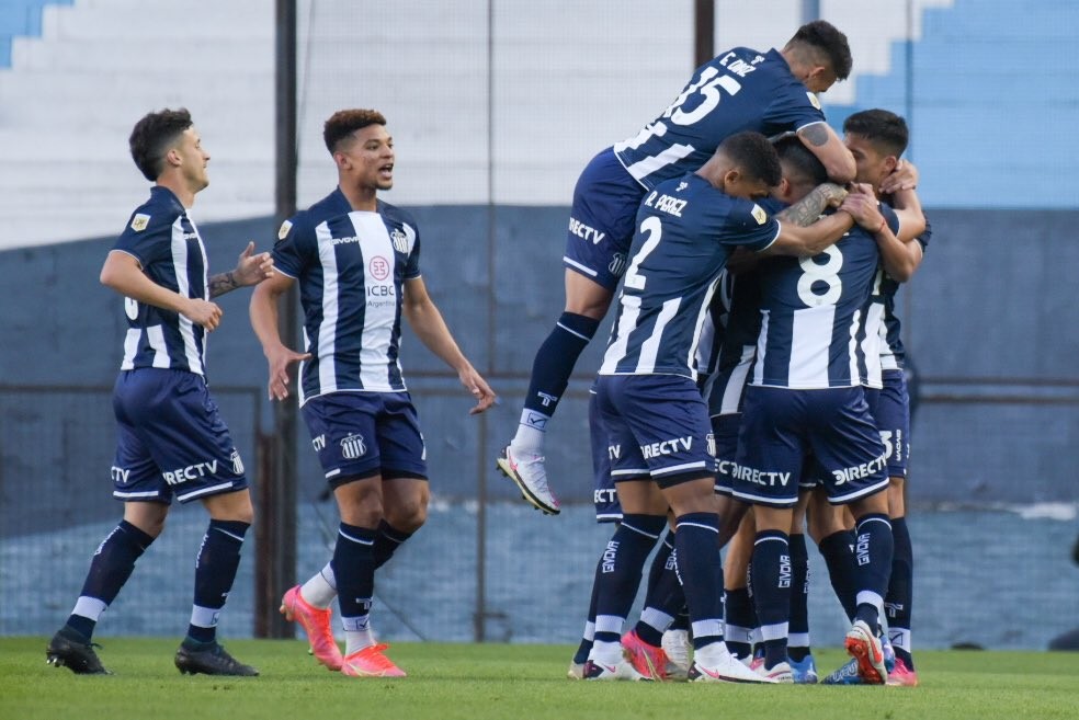 Talleres le ganó a Racing y es el único líder del torneo: mirá los golazos de Santos y Díaz | Deportes