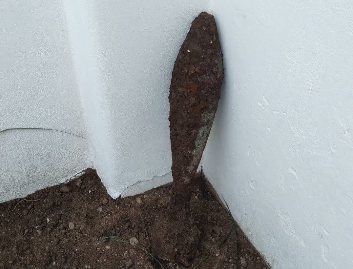 Halló un misil enterrado en su casa cuando cavaba para poner plantas | Córdoba