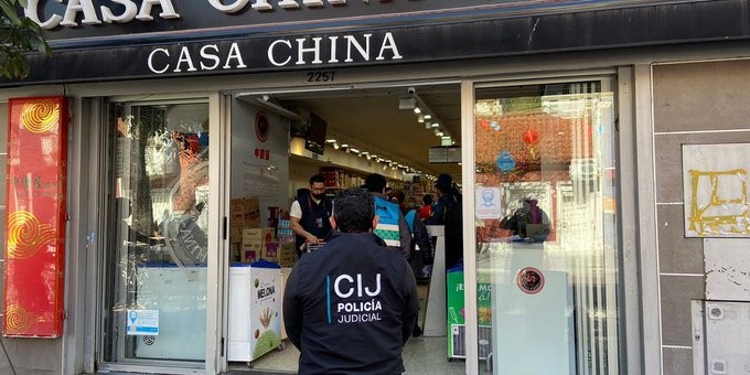 Allanaron locales en el Barrio Chino por vender comida en mal estado | Actualidad