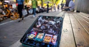 Hermanas de 9 y 10 años fueron encontradas en la calle a la madrugada cumpliendo desafío de TikTok | Actualidad