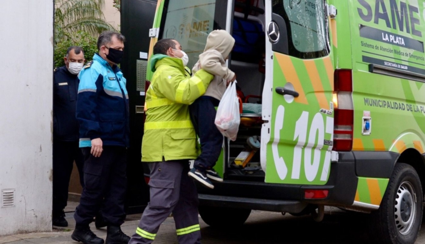 Rescataron a tres hermanitos que estaban encerrados y abandonados en un departamento de La Plata | Actualidad