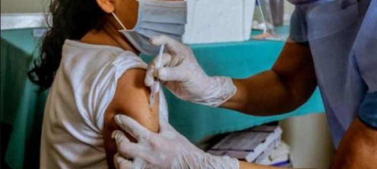 El Gobierno formalizó la aprobación de la vacuna de Moderna para chicos en niños mayores de 12 años | Actualidad