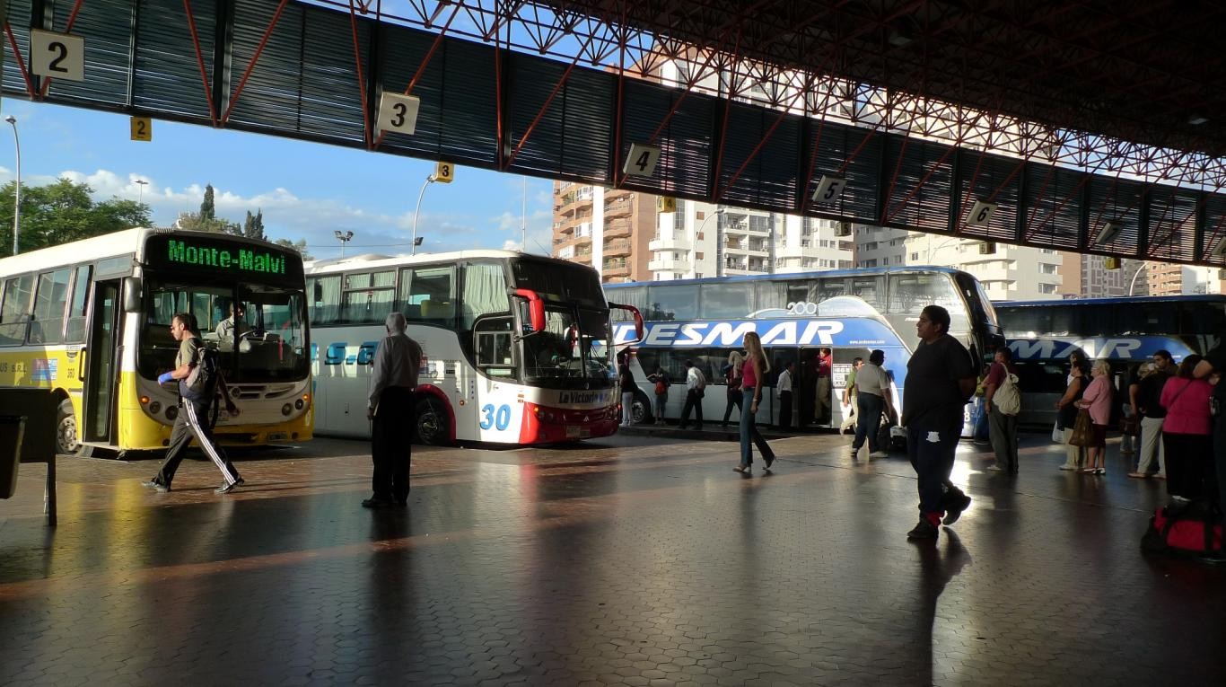 Desde hoy, micros y trenes de larga distancia pueden viajar con plena ocupación de asientos | Actualidad
