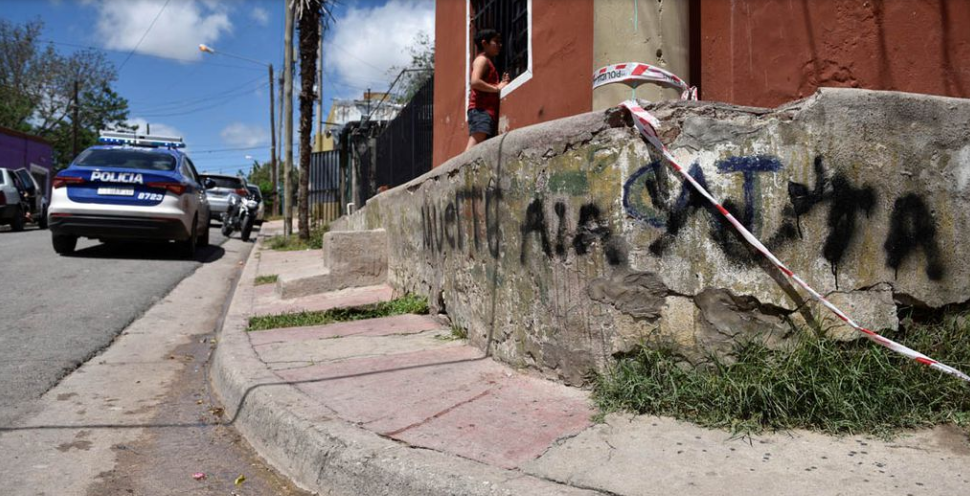 Joven que escapaba de un intento de robo murió al chocar con su moto contra un poste | Córdoba