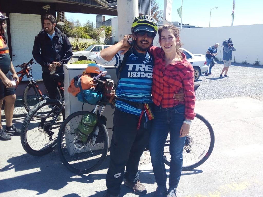 Pedaleó desde México hasta Mar del Plata para reencontrarse con su novia argentina | Actualidad