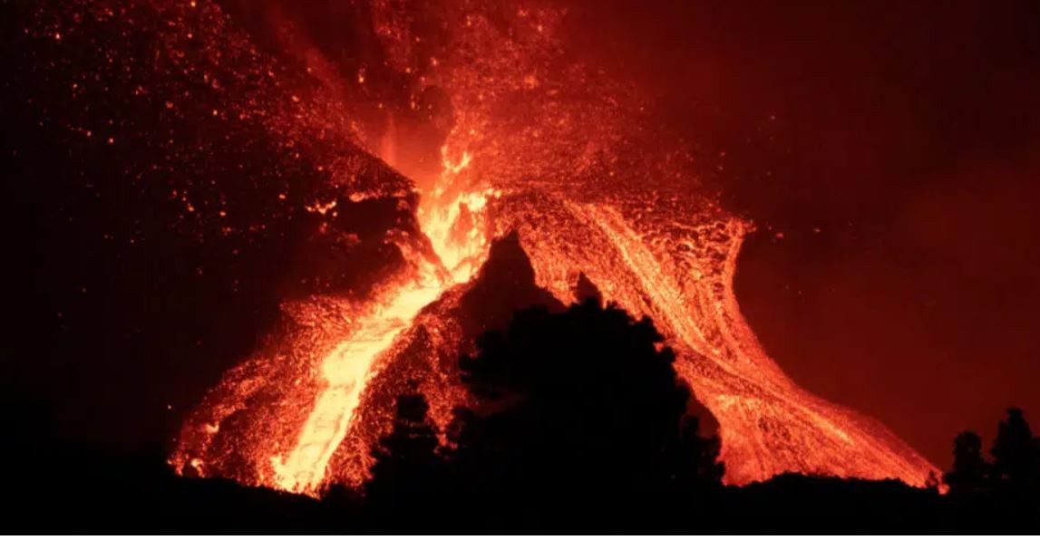 EN DIRECTO: dramáticas imágenes, el volcán en La Palma sufre otro derrumbe | Internacionales