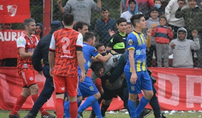 Tío Pujio: violencia en el fútbol, “cobró” hasta el policía | Córdoba