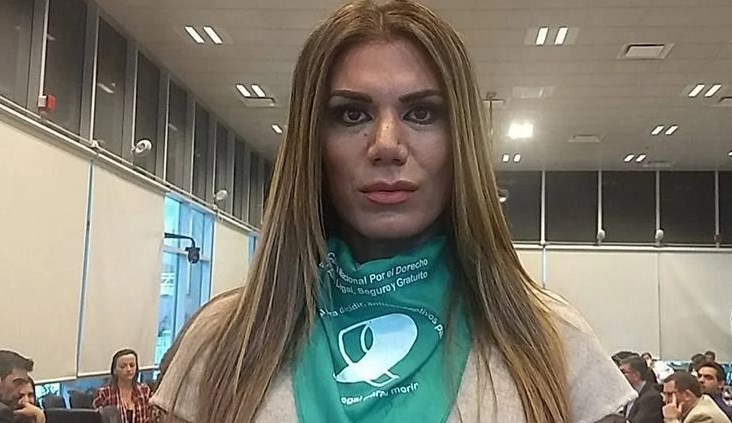 El exabrupto del vicerrector de la Universidad de La Rioja sobre Flor de la V: "Ese hombre vestido de mujer" | Actualidad