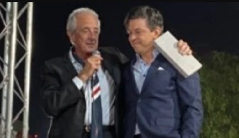 Subasta: $14 millones por la corbata de Gallardo | Deportes