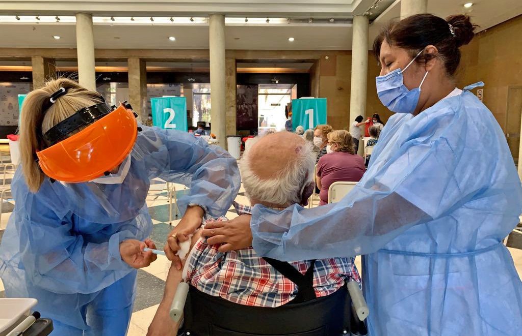Covid-19, tercera ronda de vacunas para personal de salud y más 70 | Córdoba