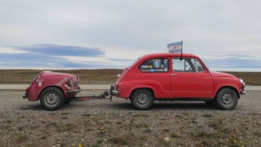Viajan en un “Fitito y medio” y llevan recorridos 11 mil kilómetros | Curiosidades