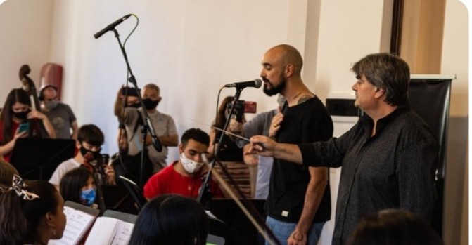 ¡Qué sorpresa Abel!: El bahiense cantó con la Orquesta Municipal Infanto Juvenil de Mar del Plata | Espectáculos