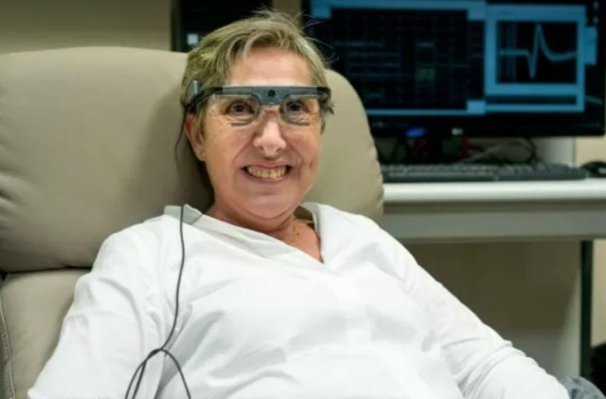 Una mujer ciega comenzó a reconocer formas y letras gracias a implante cerebral | Actualidad