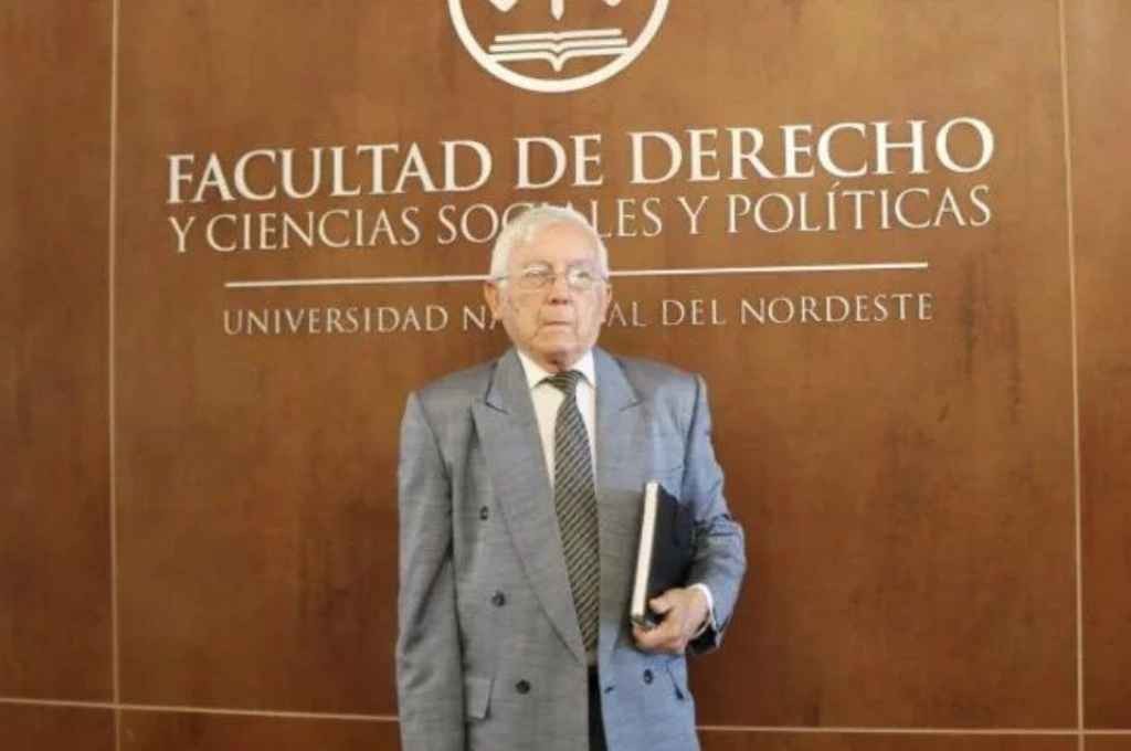 Un correntino de 83 años se graduó de abogado y afirmó que lo logró con "paciencia y perseverancia" | Actualidad