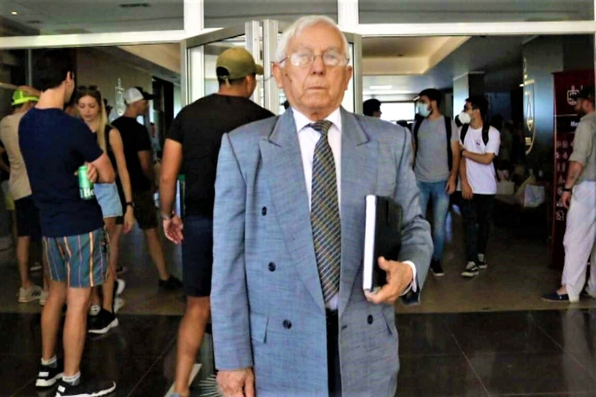 Es chapista de oficio y a los 83 años se recibió de abogado | Actualidad