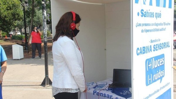 Instalan cabina de sonido en Formosa para experimentar lo que sienten niños autistas por pirotecnia | Actualidad